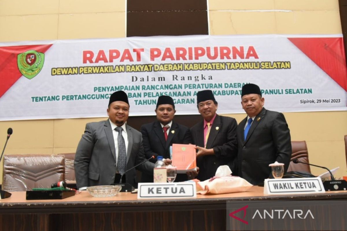 Bupati sampaikan Ranperda Pertanggung Jawaban APBD Tapsel 2022