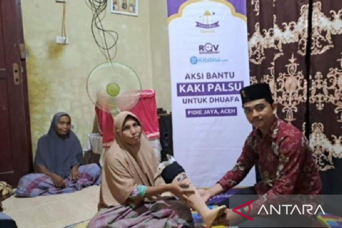 RQV salurkan kaki palsu untuk penyandang disabilitas di Pidie