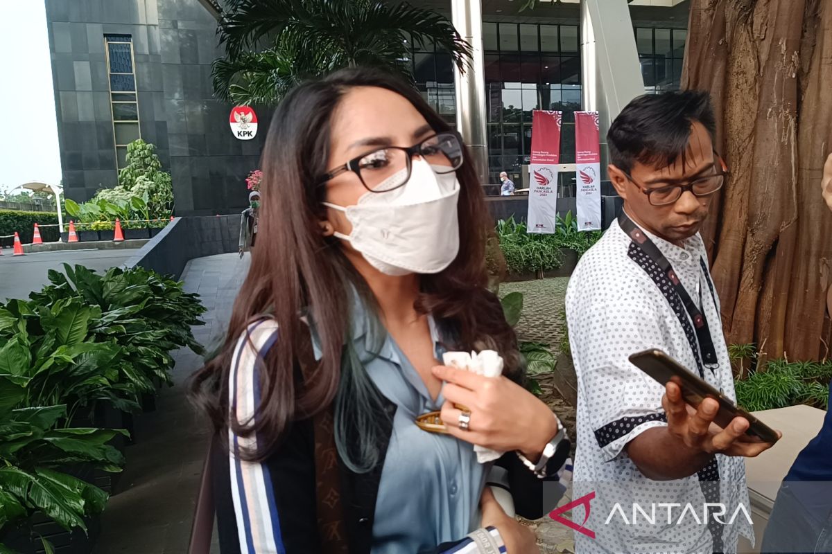 KPK periksa Windy "Idol" terkait dugaan aliran uang kasus suap di MA