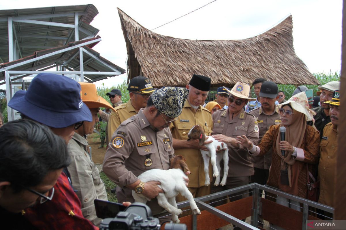 Menyerap aspirasi petani dan nelayan melalui Penas 2023 di Padang