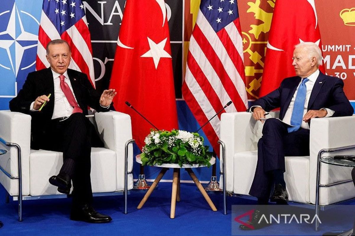 Telepon Erdogan, Biden serukan dukungan bagi Swedia masuk NATO