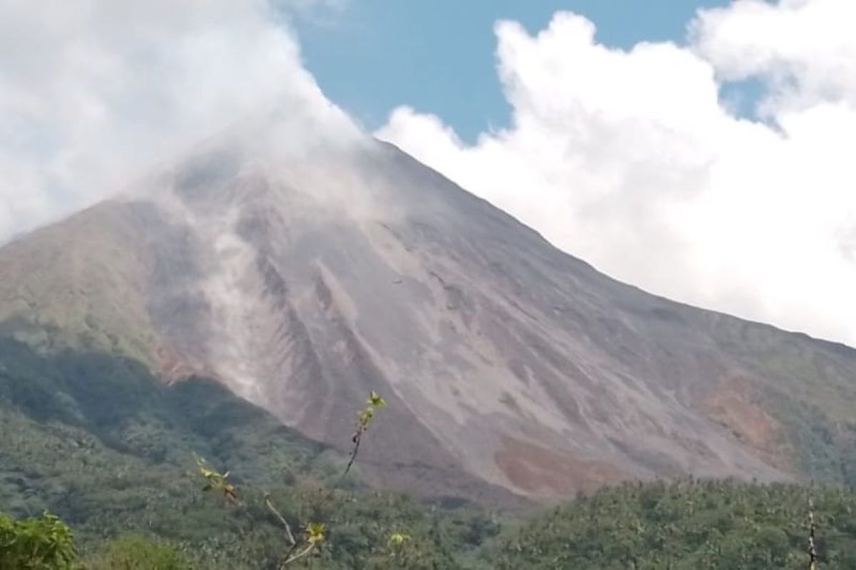 Terjadi 1.328 kali gempa guguran Gunung Karangetang