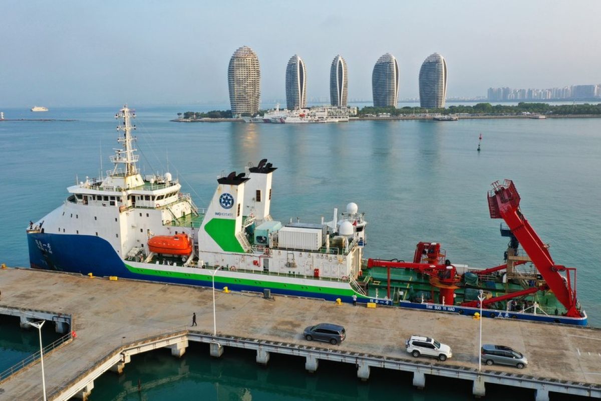 Jangkar dan peti ditemukan dekat bangkai kapal di Laut China Selatan