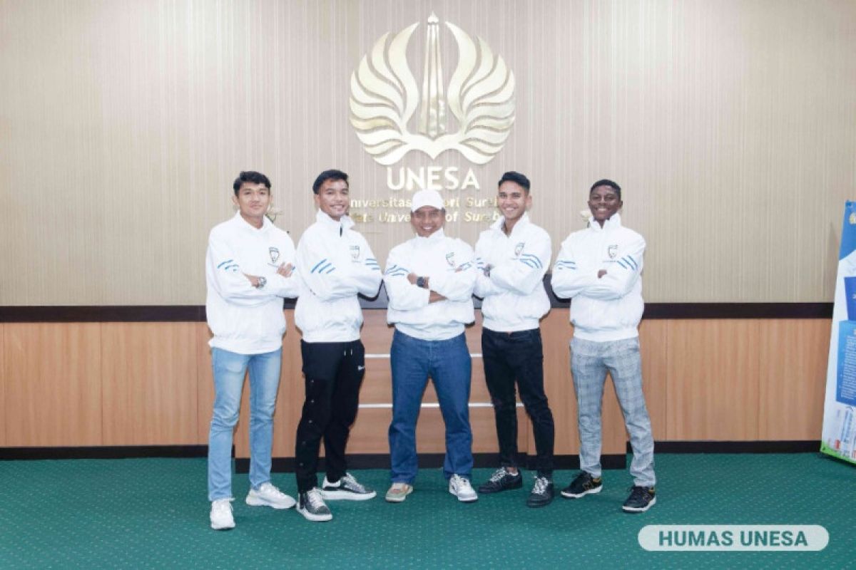 Unesa beri beasiswa kuliah lima pemain sepak bola