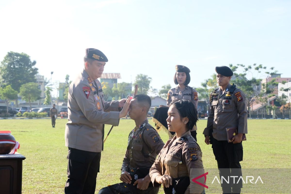 Pimpin tradisi pembaretan pada 32 bintara remaja, Kapolda Riau: Jangan jadi polisi arogan