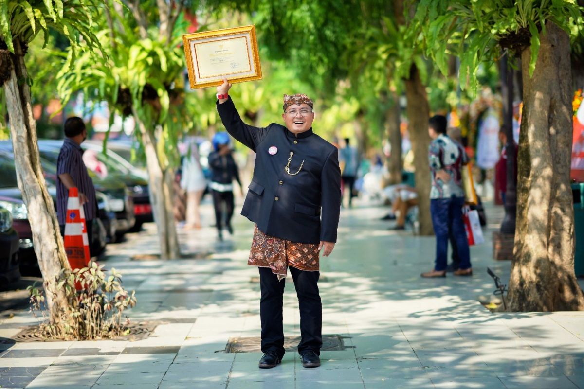 PT SIER terima penghargaan wajib pajak teladan dari Wali Kota Surabaya