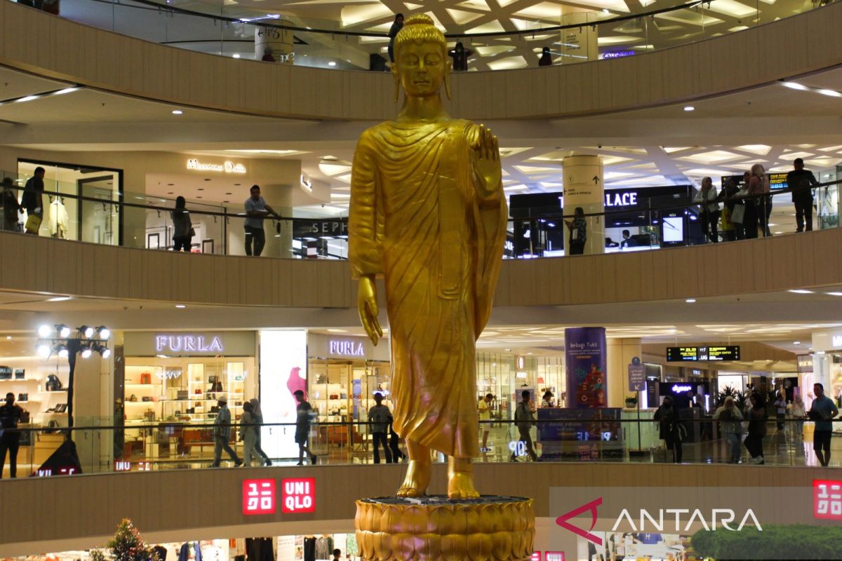 Patung Buddha berukuran raksasa di Surabaya pecahkan Rekor MURI