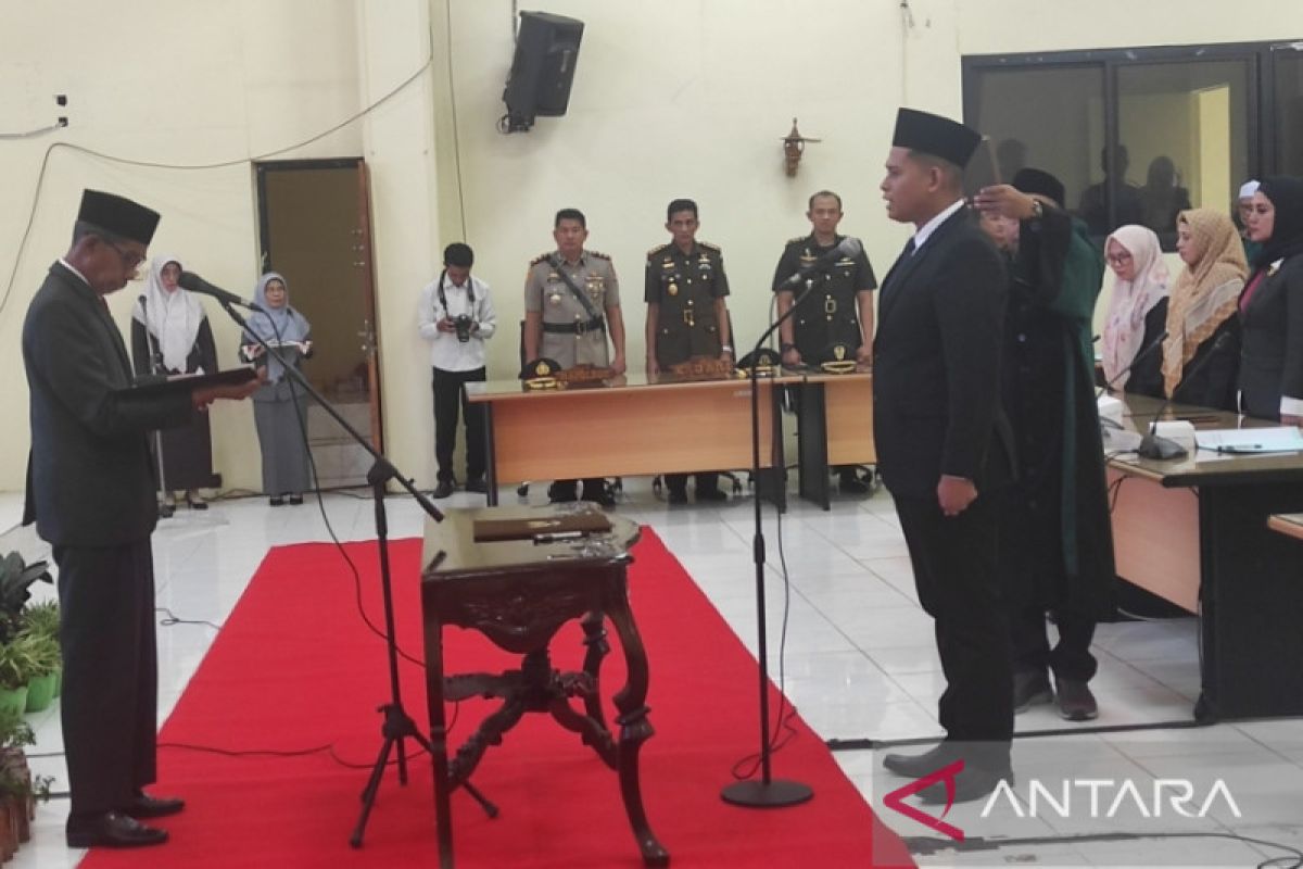 Syahmiadi resmi dilantik menjadi anggota DPRD HST