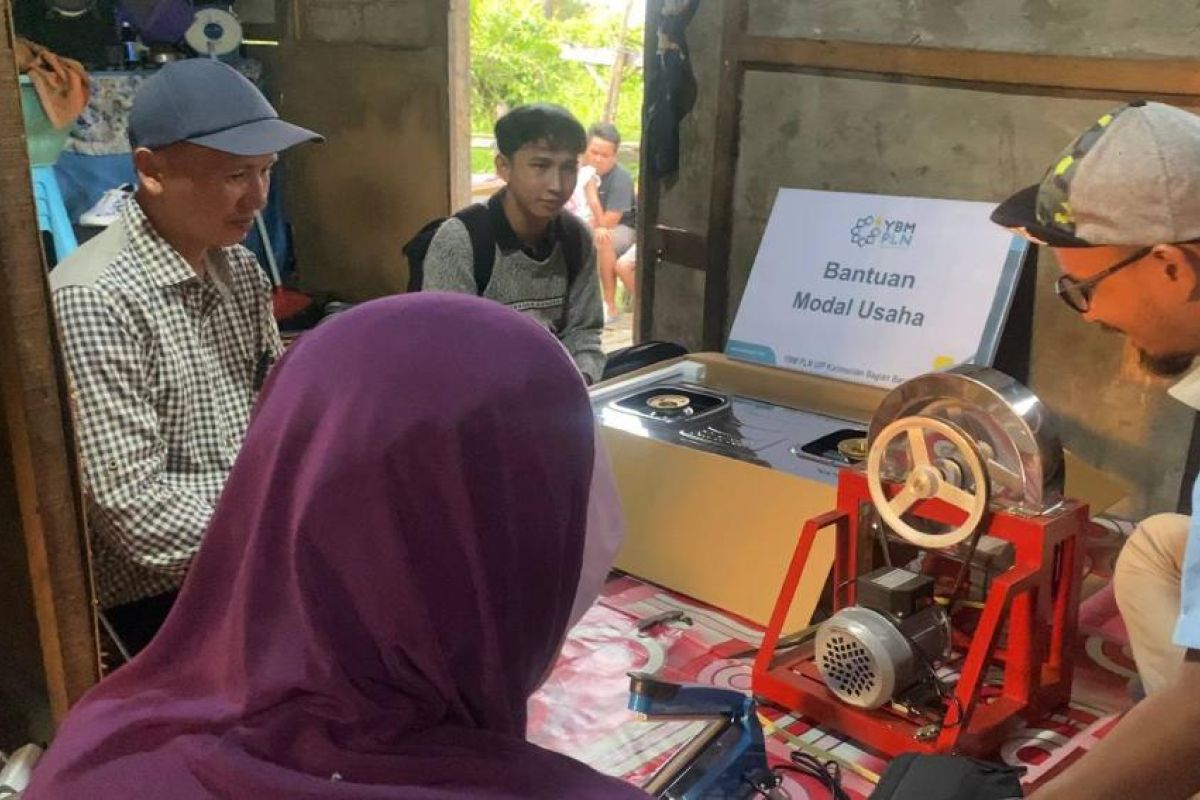 YBM PLN lengkapi modal usaha penjual keripik ubi di Pontianak