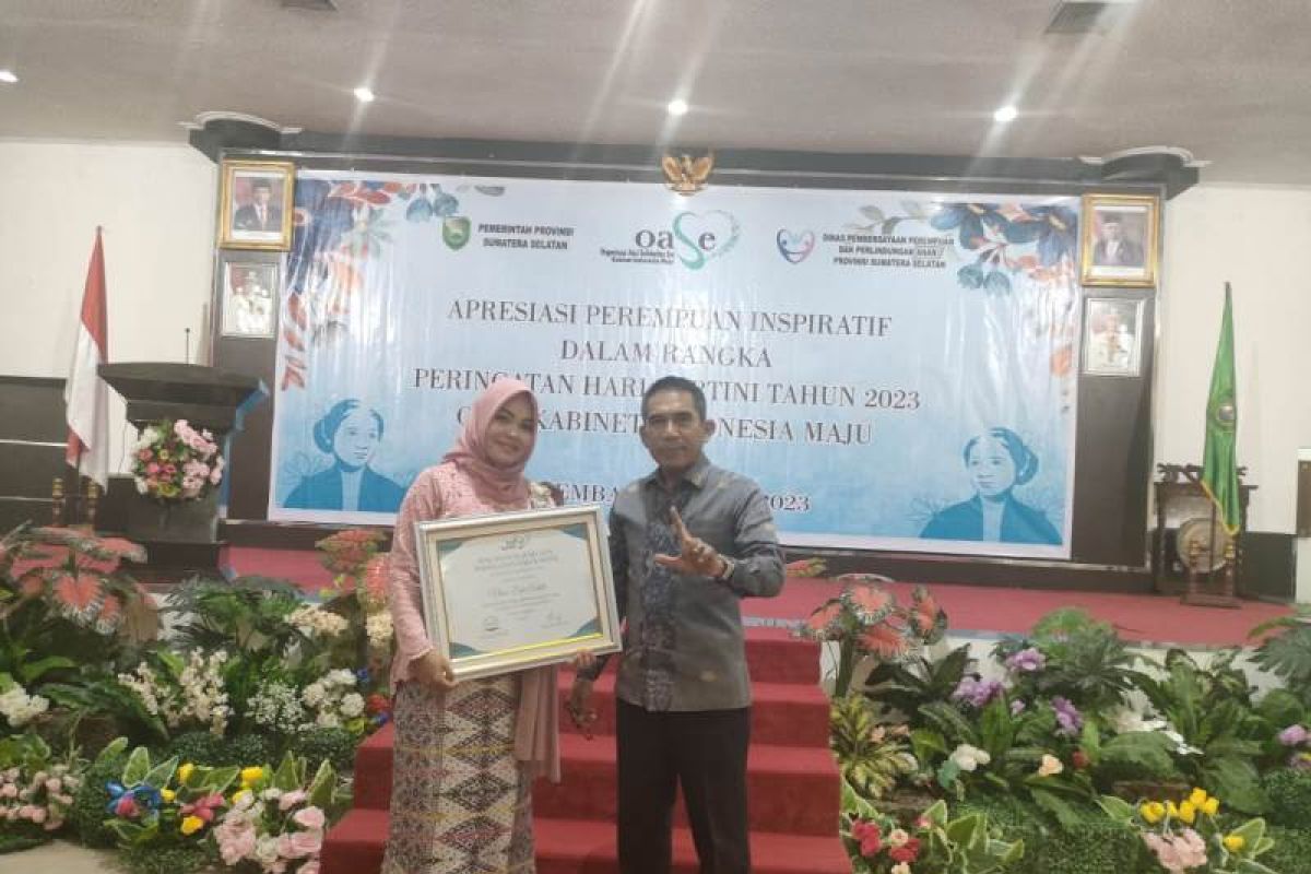 Guru honorer asal OKI Sumsel raih penghargaan perempuan inspiratif