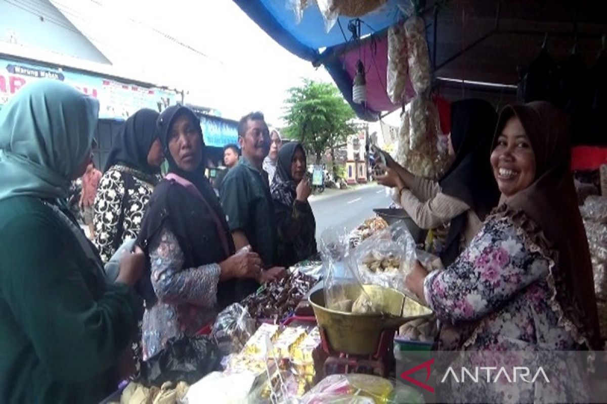 Pedagang oleh-oleh musiman di Asrama Haji Boyolali diburu pembeli