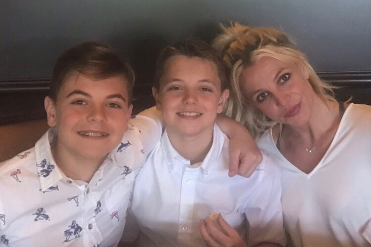 Britney Spears izinkan anaknya pindah ke Hawaii bersama mantan suami