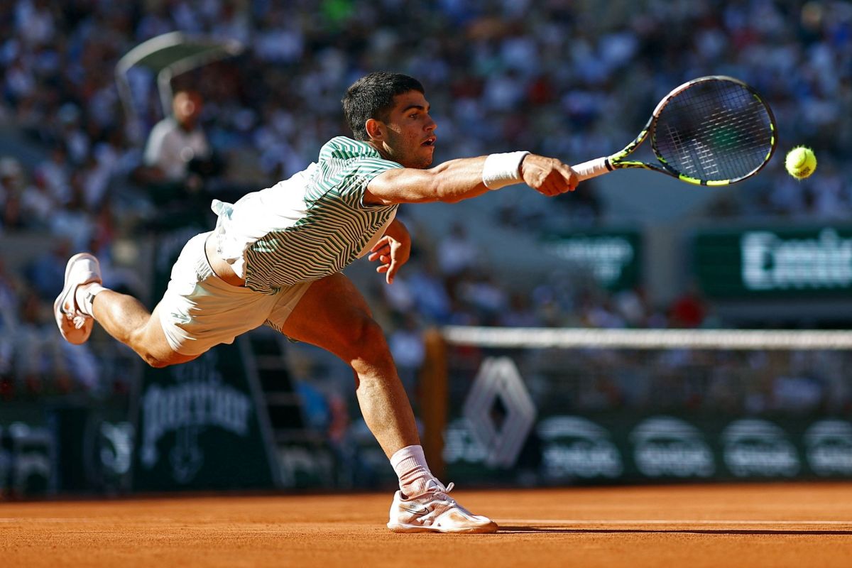 Alcaraz atasi kesalahan awal untuk melaju ke babak ketiga French Open