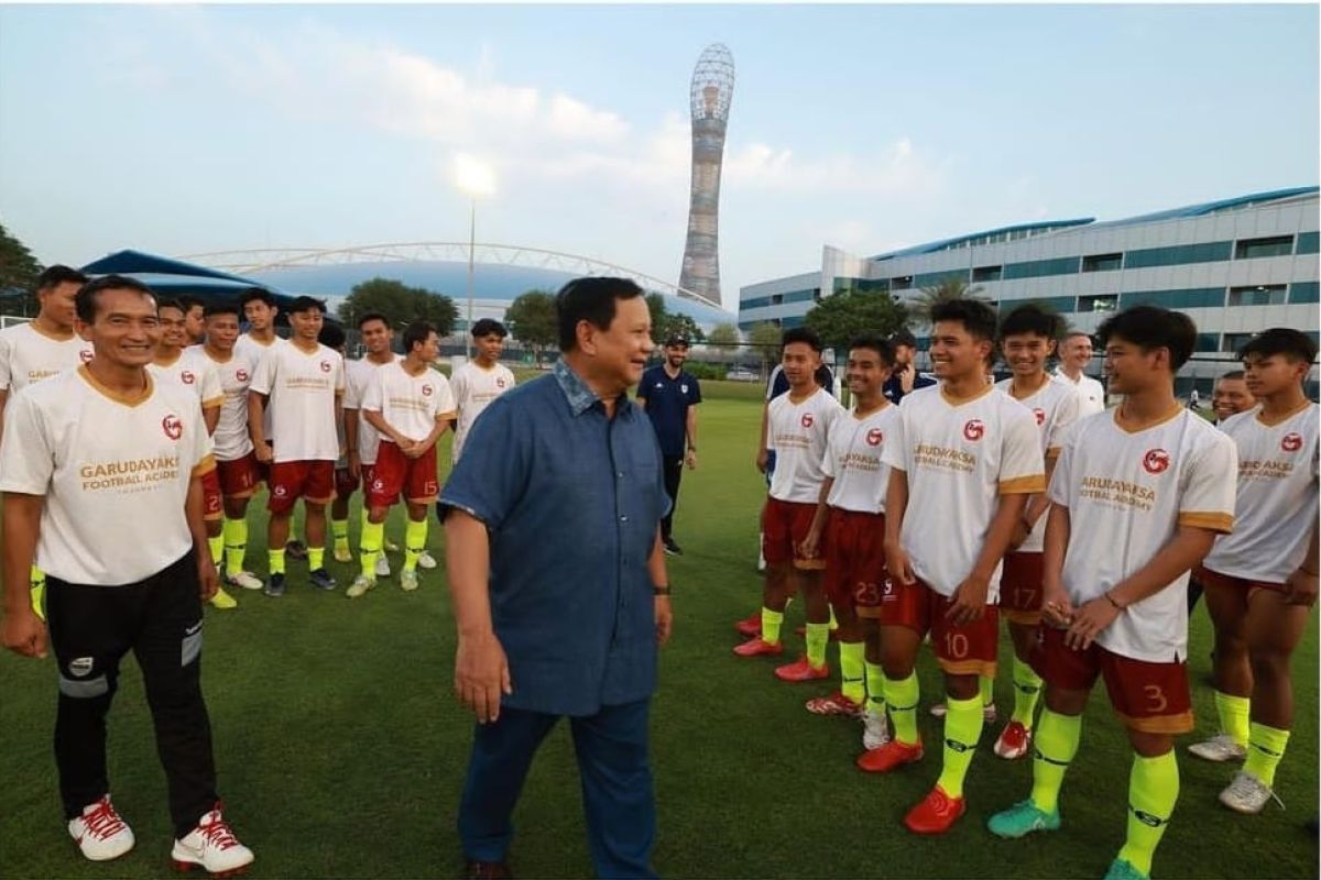 Prabowo sambangi para pemain Garudayaksa-Persib di Aspire Academy Qatar