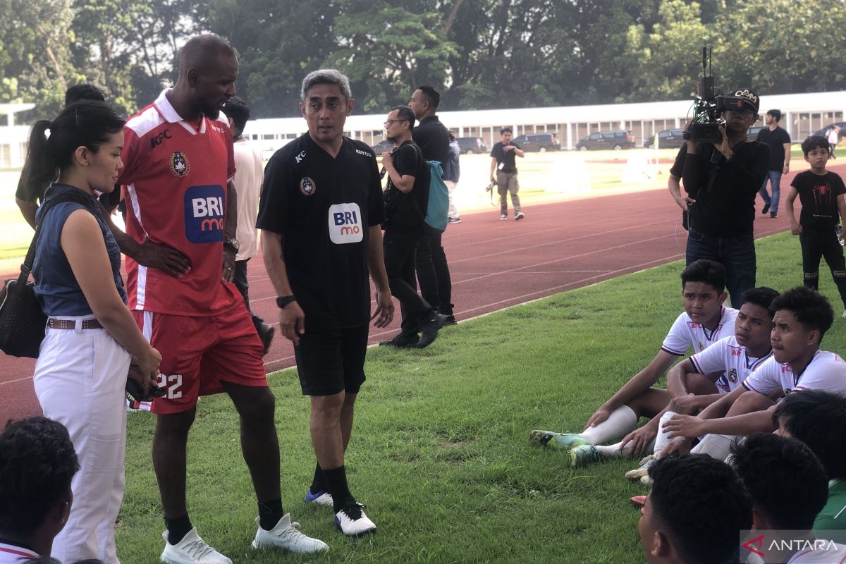 Eric Abidal bakar semangat pemain U16 untuk bisa bermain di Eropa