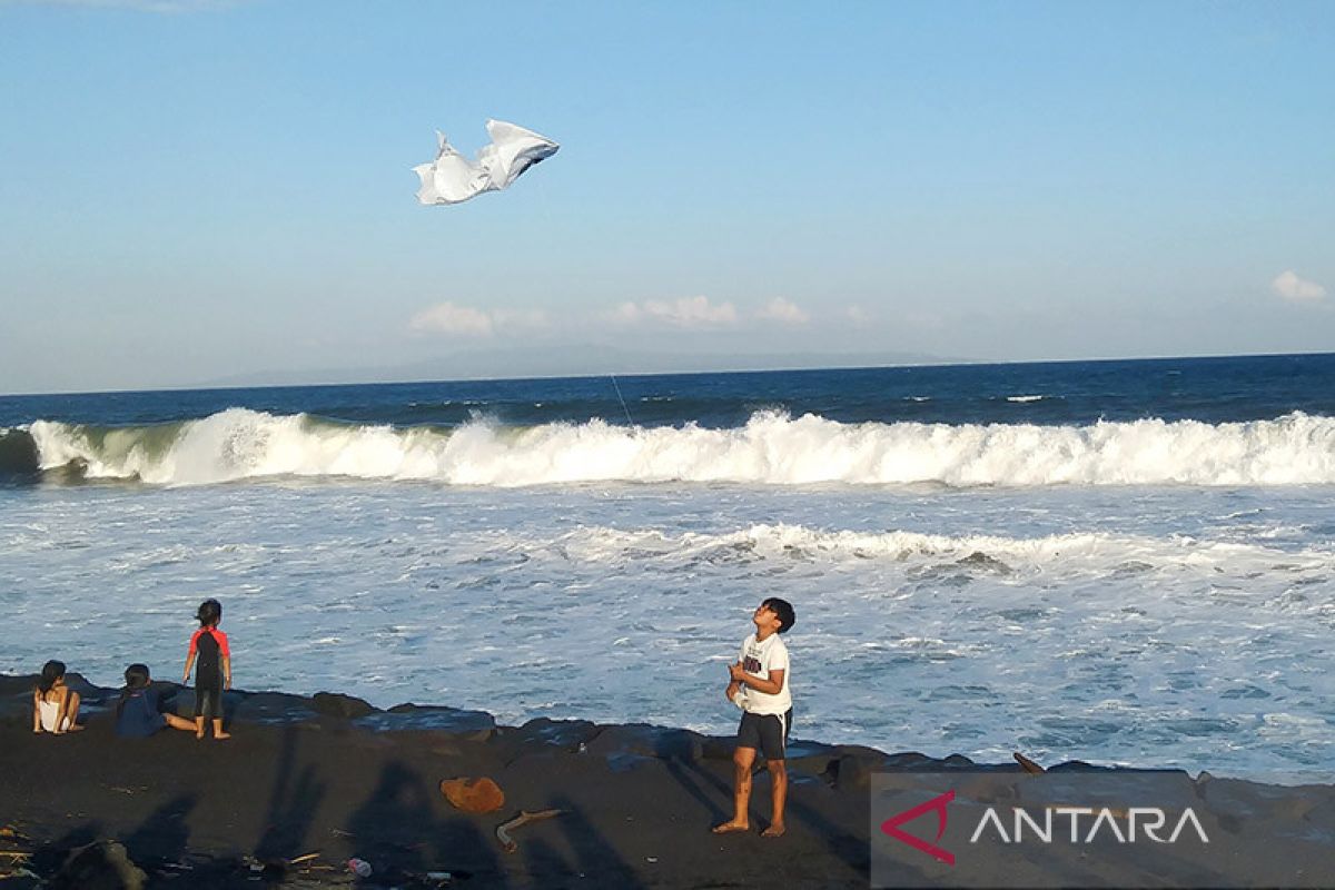 BMKG minta waspadai potensi rob 24 pantai di Bali