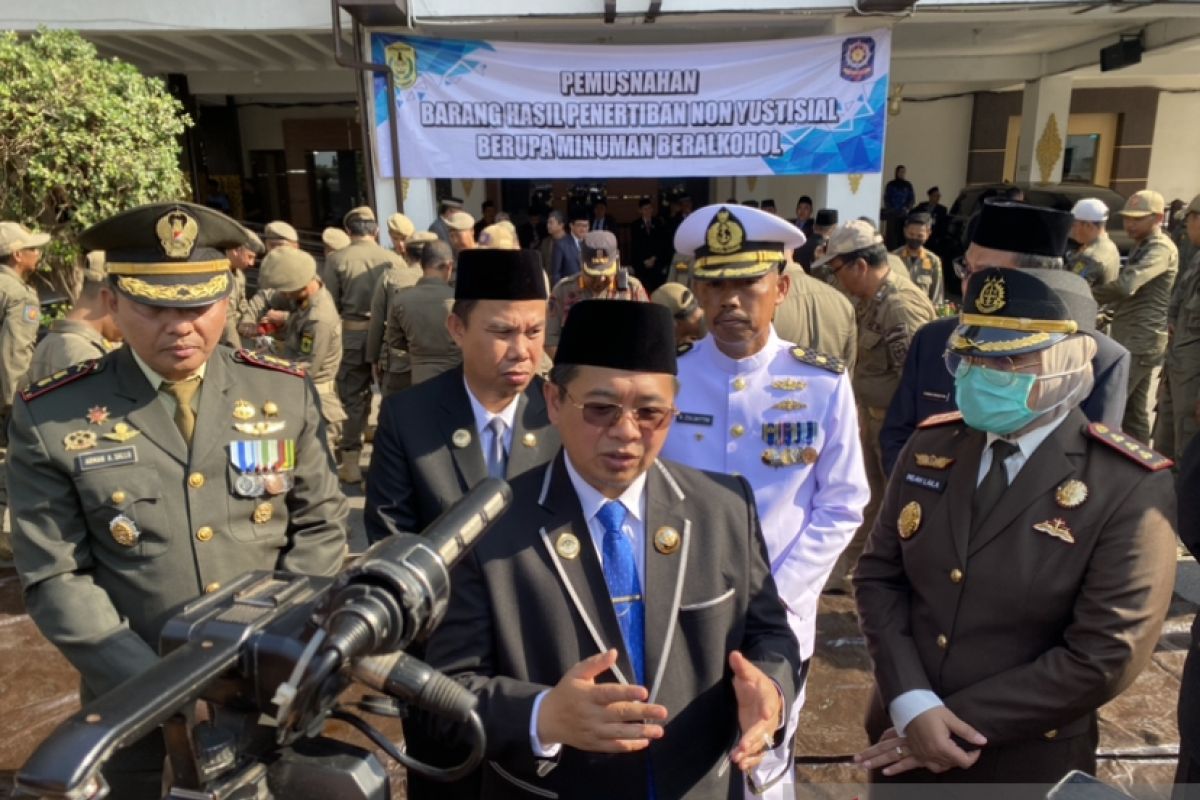 Ratusan botol minuman keras dimusnahkan Pemkot Banjarmasin