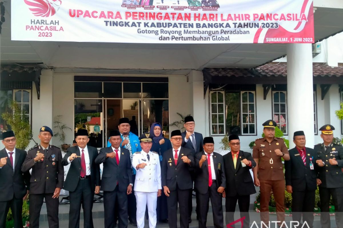 Bupati Bangka mengajak masyarakat pegang teguh Pancasila