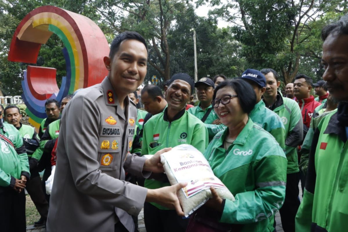 Polres Jombang ajak pengemudi ojek daring patuhi rambu lalu lintas