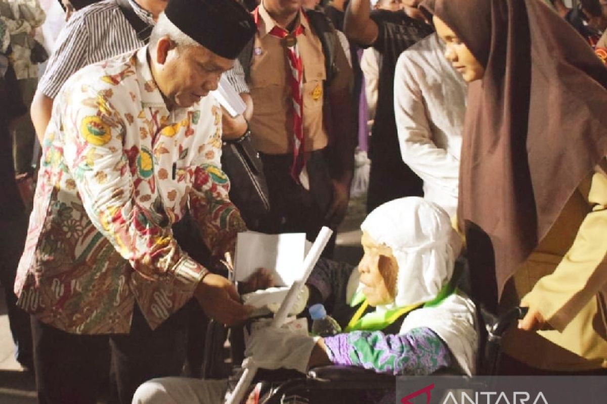 Plt Bupati Palas lepas keberangkatan jemaah haji 2023