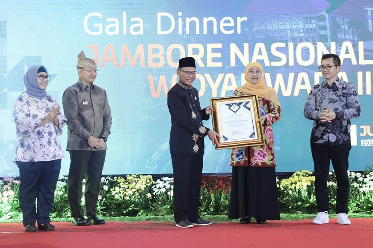 Gubernur Jatim terima penghargaan pengembangan kompetensi SDM ASN