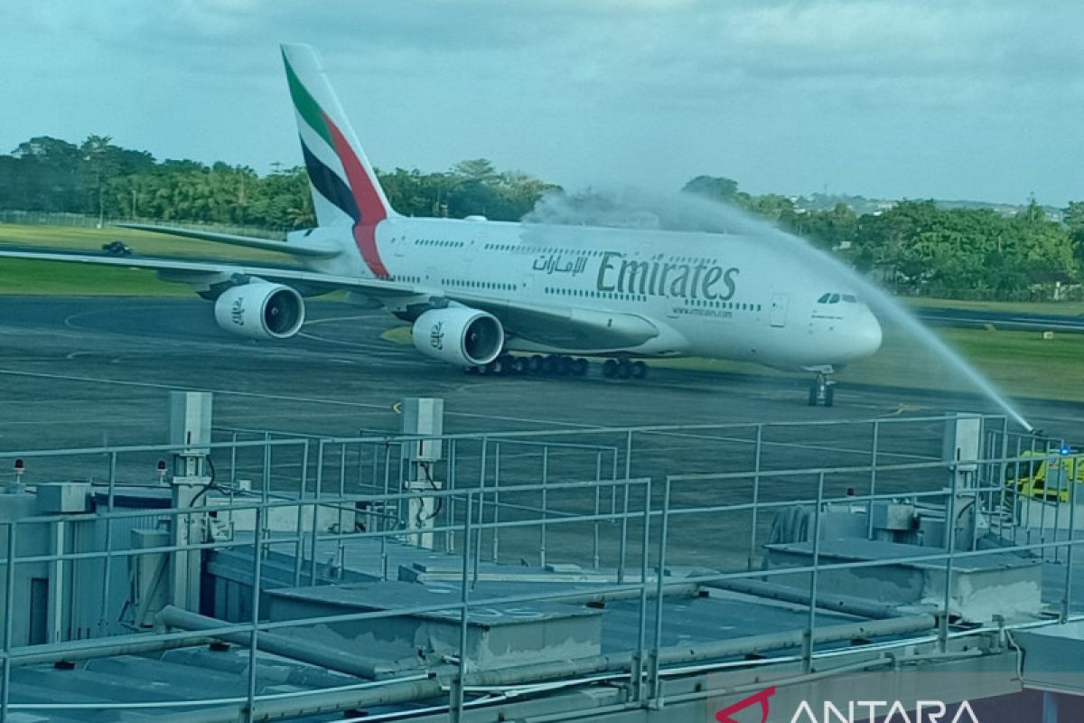 Saat A380-800 mendarat di Indonesia
