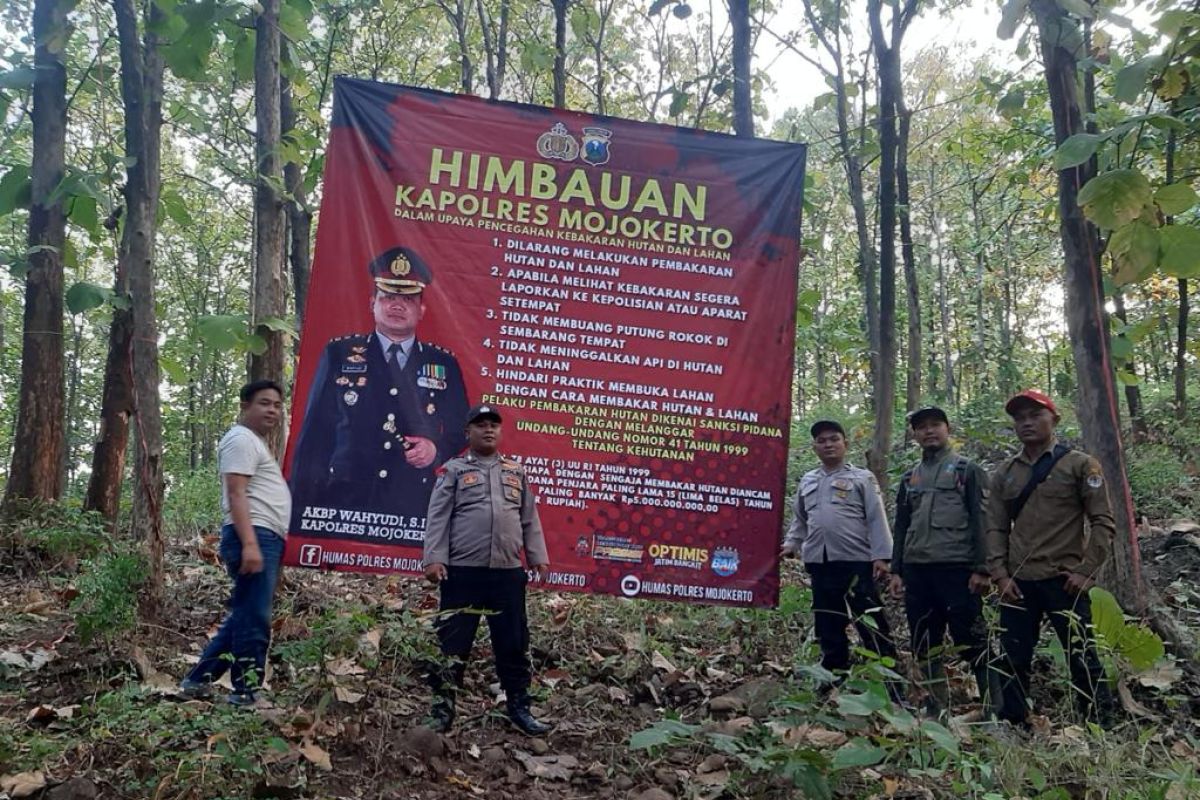 Polres Mojokerto pasang imbauan bahaya kebakaran hutan