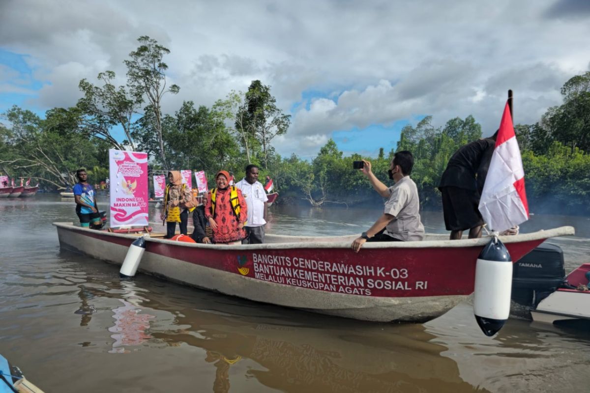 ITS dampingi masyarakat Asmat buat kapal fiber