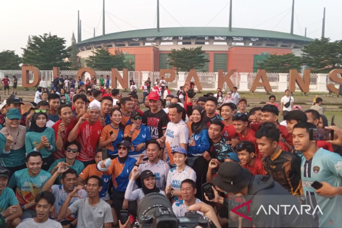 Ganjar Pranowo dan Bima Arya lari pagi di area Stadion Pakansari