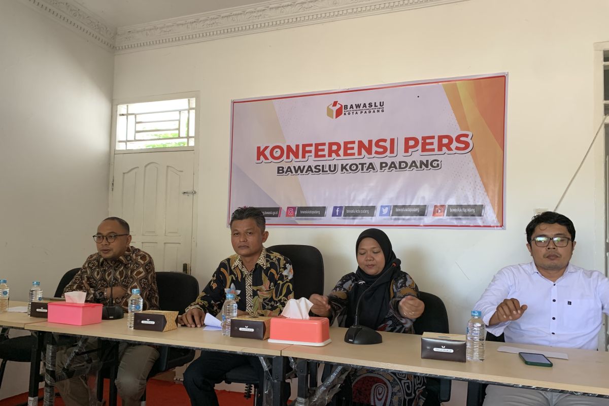 Bawaslu gelar sosialisasi berkelanjutan cegah politik uang di Padang