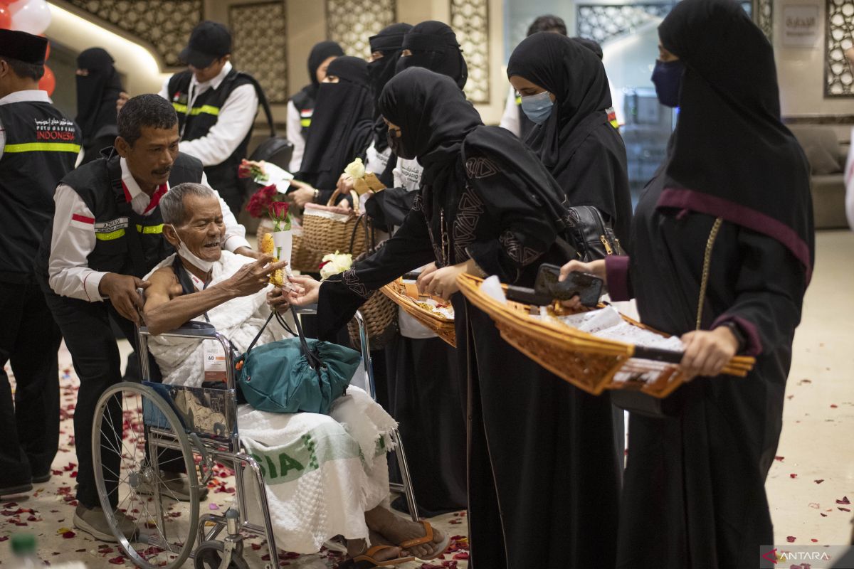 Sebanyak lima kloter calon haji Indonesia tiba di Mekkah