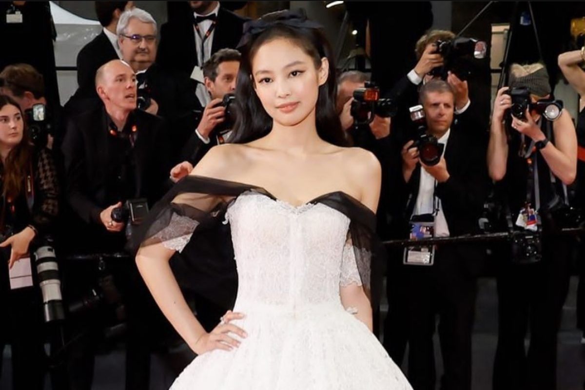 Jennie BLACKPINK nyanyikan 'Killing Me Softly' di Chanel Fashion Show