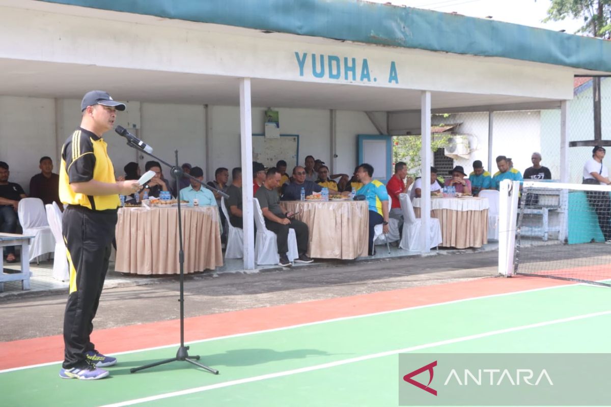 Polres Singkawang adakan turnamen terbuka tenis lapangan berhadiah total Rp26 juta