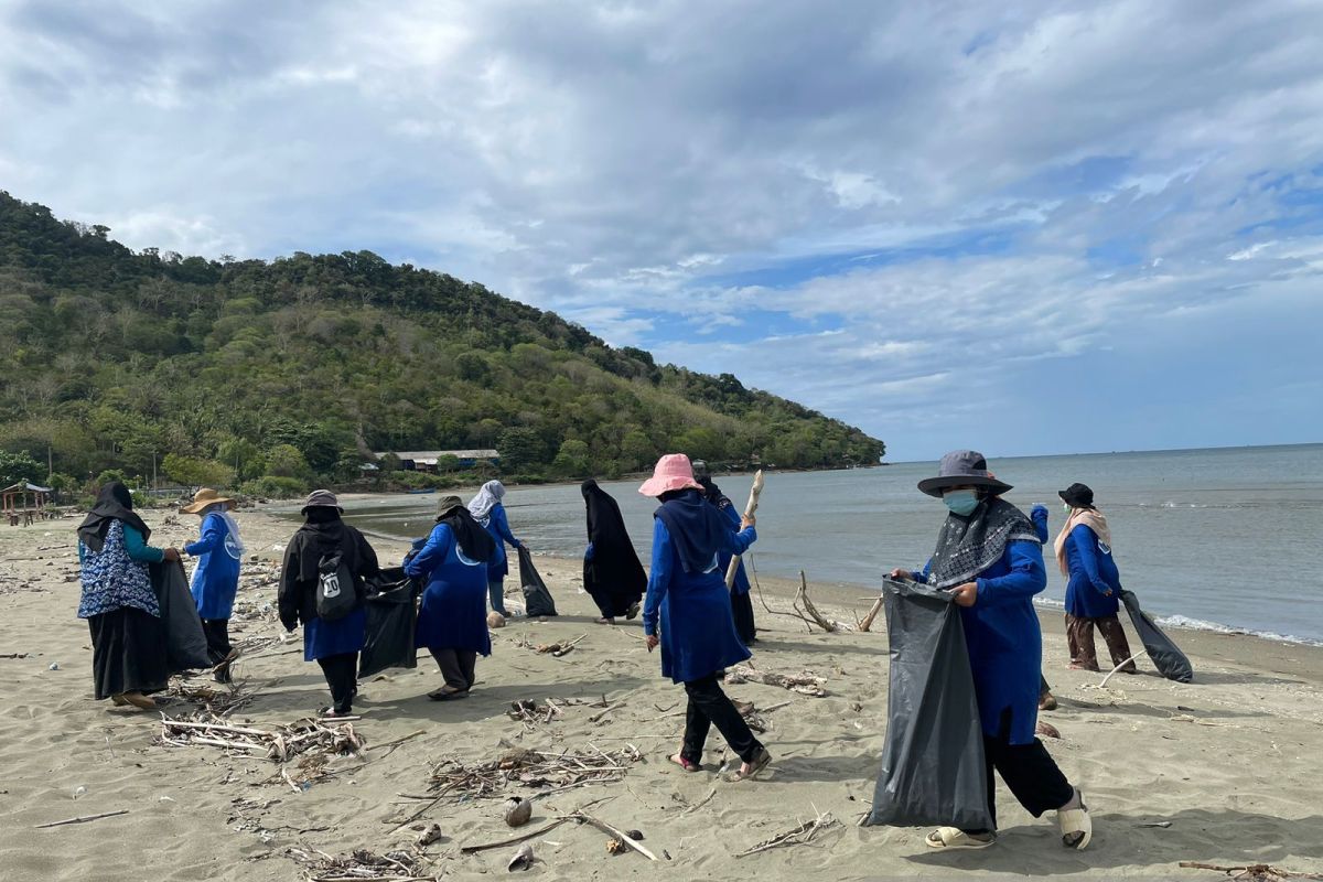 Aksi bersihkan pantai dan laut di Ujung Pancu Aceh Besar peringati Hari Kebangkitan Nasional