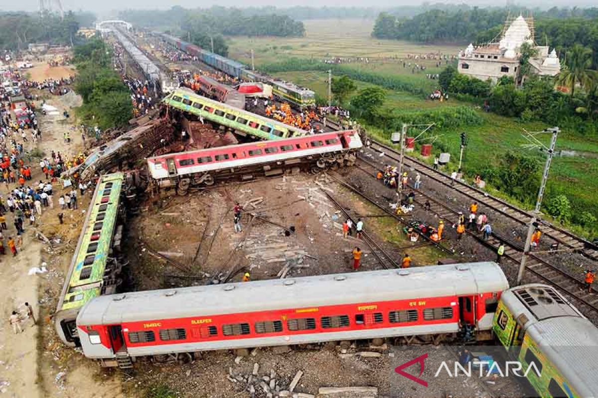 Korban tewas kecelakaan kereta di India bertambah jadi 288