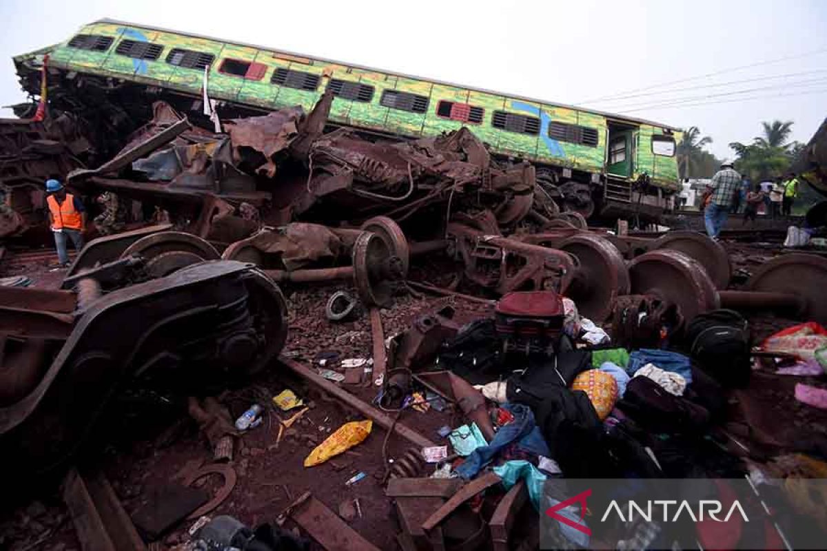 India akhiri operasi penyelamatan kecelakaan kereta api