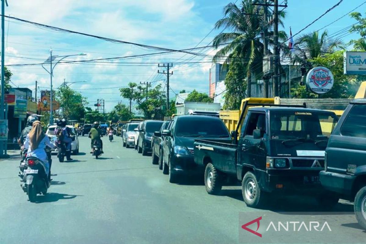 Antrean truk isi BBM semakin parah di Aceh Barat, begini upaya pemda