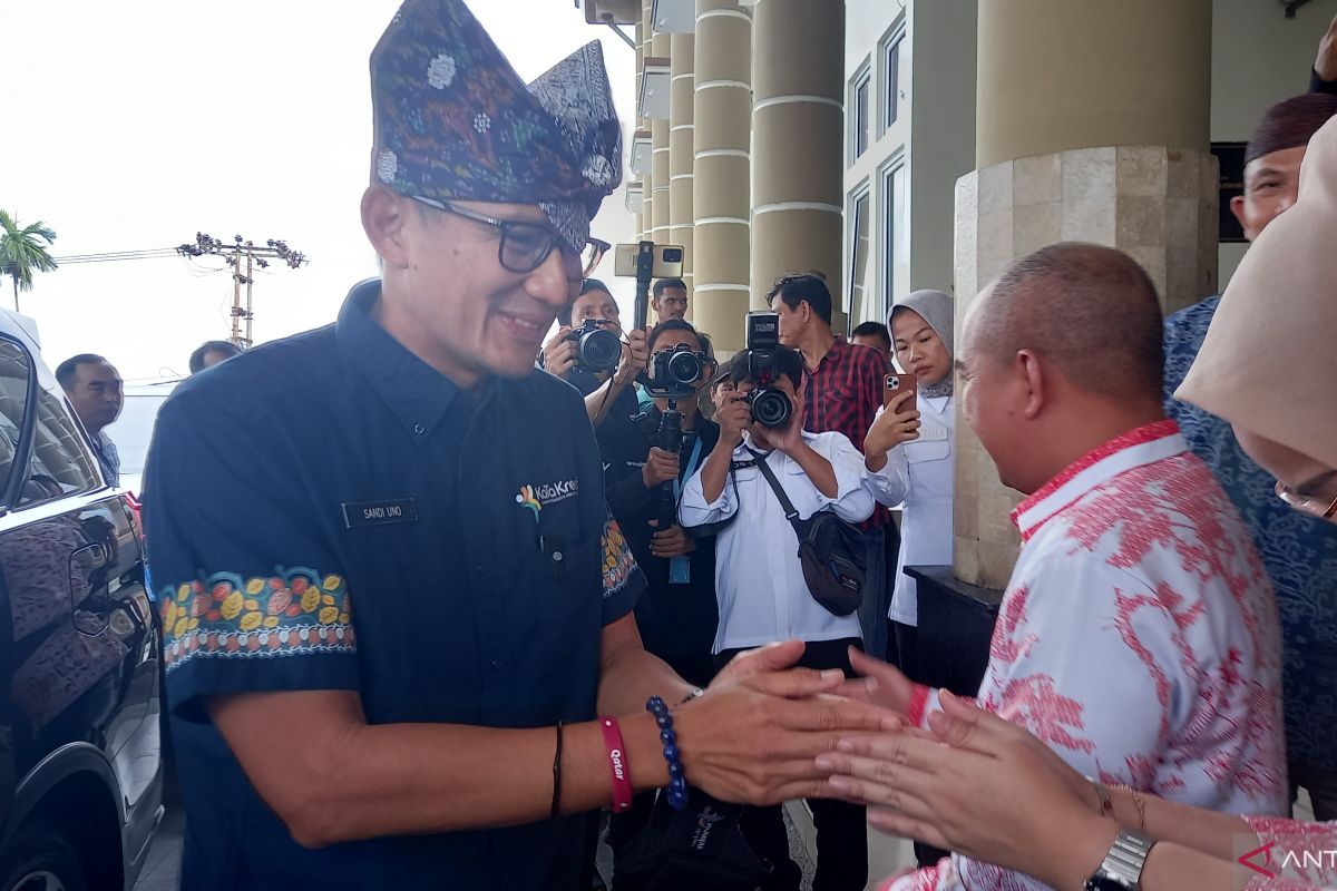 Menparekraf bahas status Bandara  internasional  Belitung di Istana