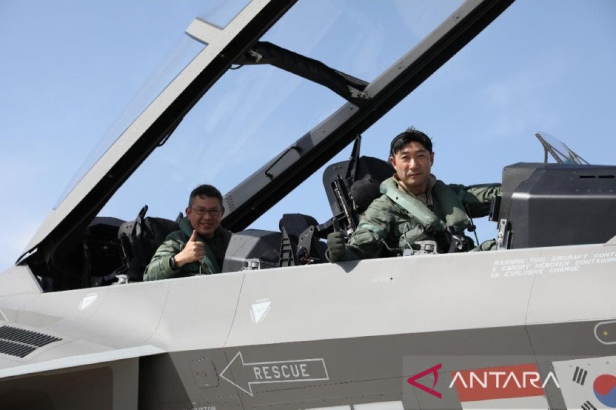 Penerbang TNI AU kembali sukses uji purwarupa jet tempur Boramae