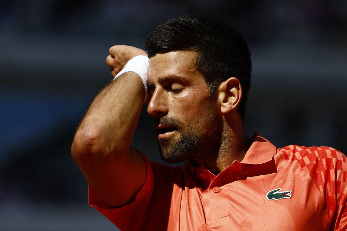 Novak Djokovic harus menyesuaikan diri dengan cedera di French Open