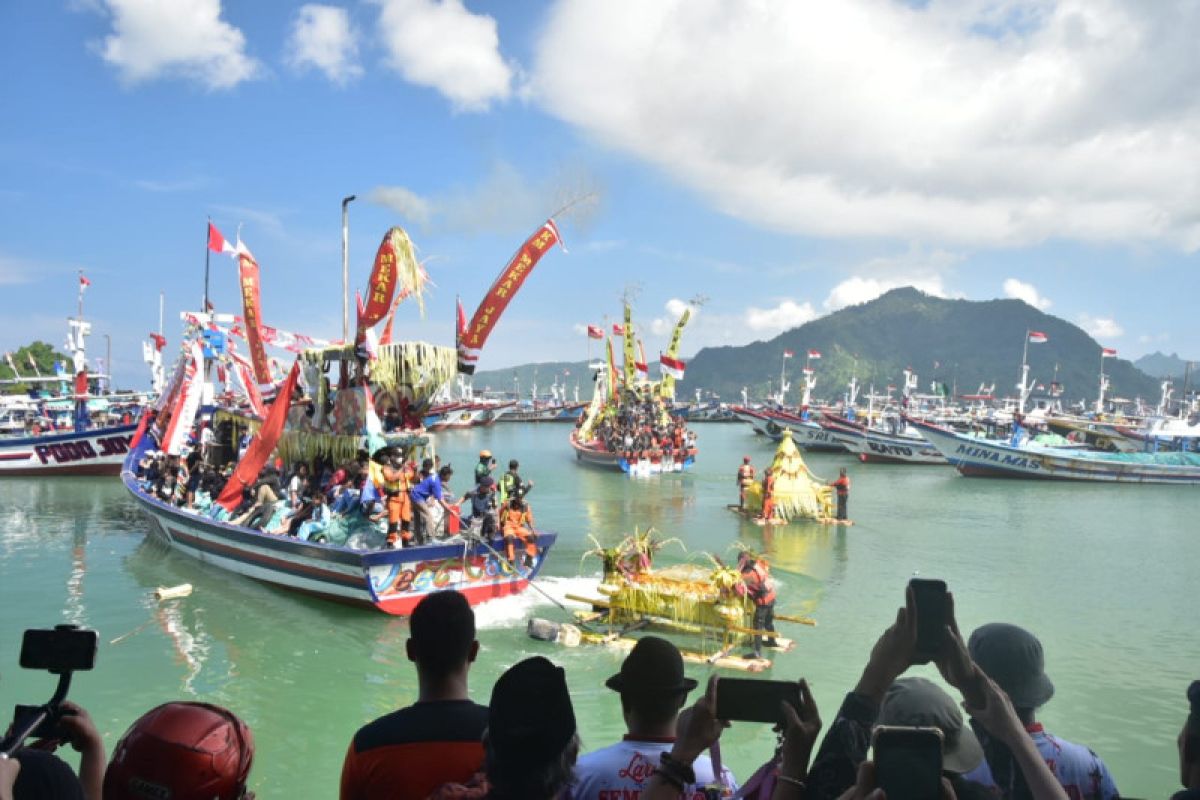 Festival Pantai Prigi di pesisir selatan Trenggalek berlangsung meriah