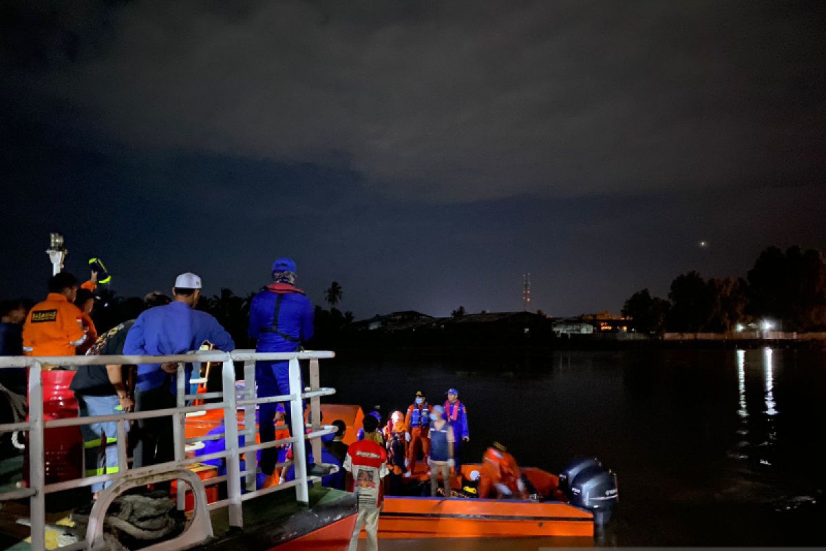 Peristiwa Kalsel kemarin, Basarnas evakuasi tiga warga celaka hingga Karhutla