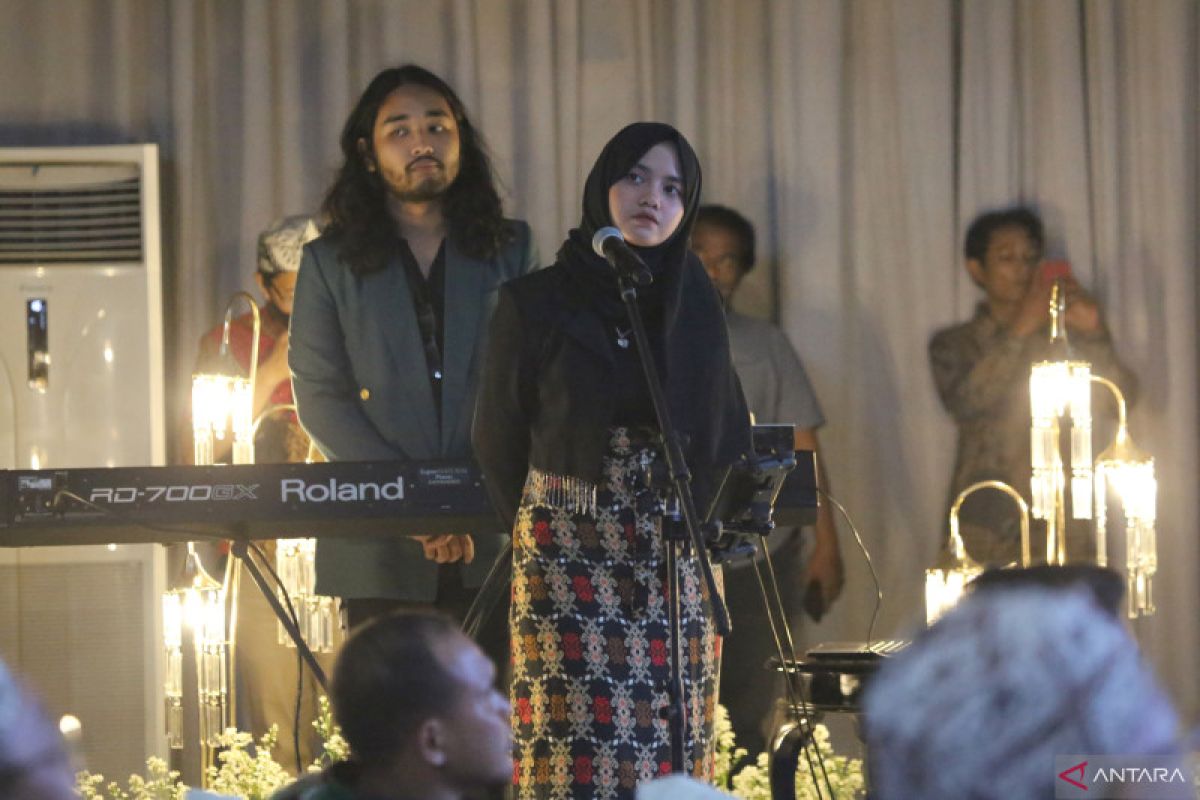 Hanin Dhiya diapresiasi Ketua DPRD Bogor nyanyi di rapat paripurna
