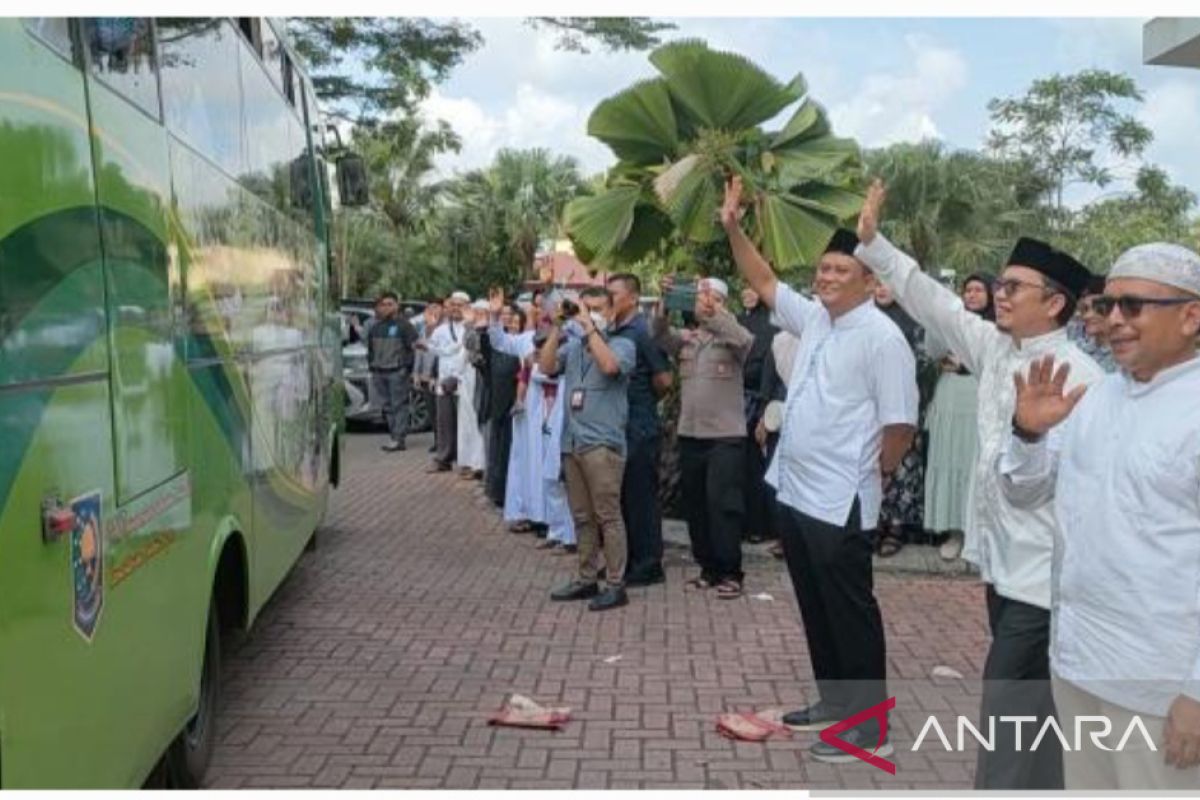 114 calon haji Bangka Tengah diberangkatkan ke embarkasi pada 4 Juni