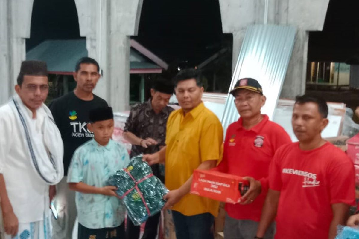 Dinas Sosial Aceh Selatan salurkan bantuan masa panik korban kebakaran