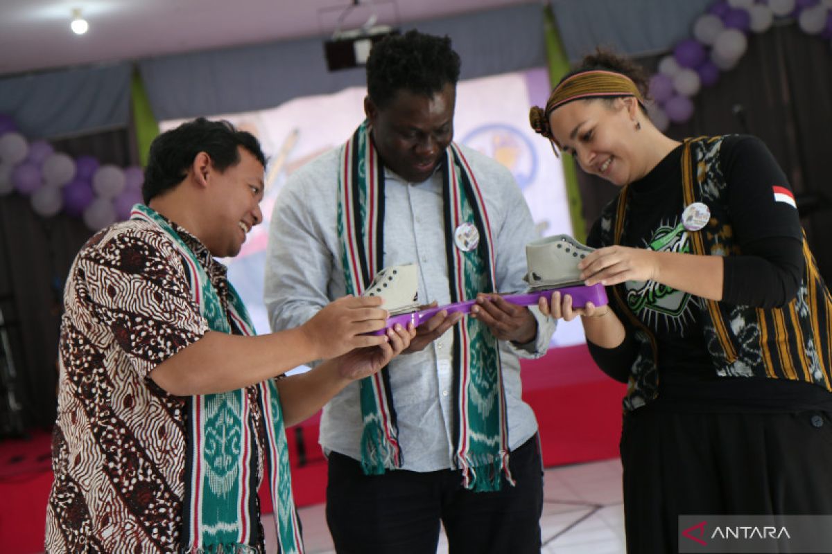 LombokCare sedia layanan terapi gratis bagi anak dengan kaki pengkor