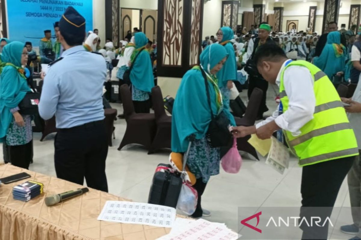 Calon haji lansia asal Bone dirujuk ke RS karena butuh pemulihan