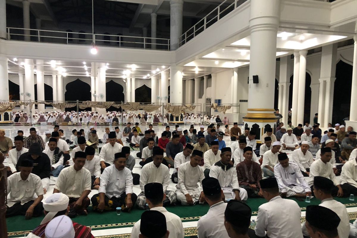 Seribuan masyarakat Lhoknga larut dalam doa kenang tsunami Aceh