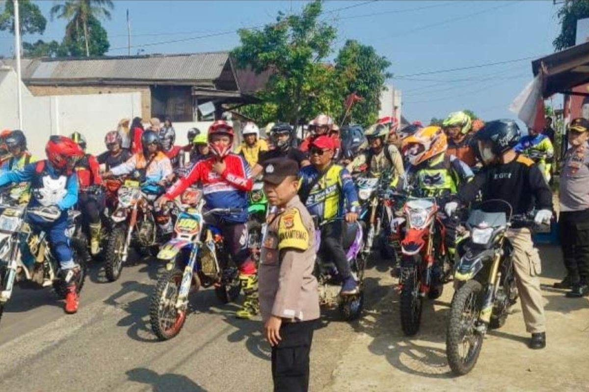 TNI-Polri patroli beri rasa aman ke petani kopi di Lampung Barat