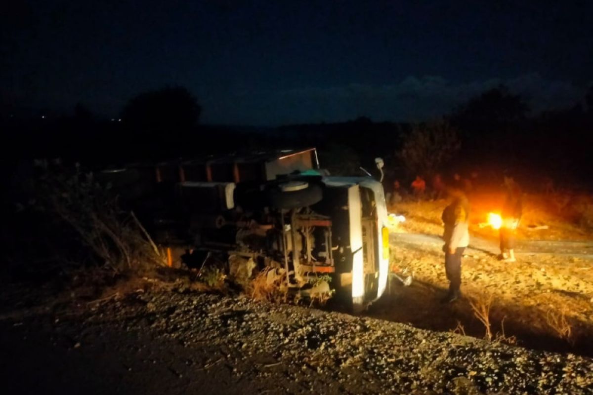 Kecelakaan truk, dua penumpang tewas di jalan raya Dompu